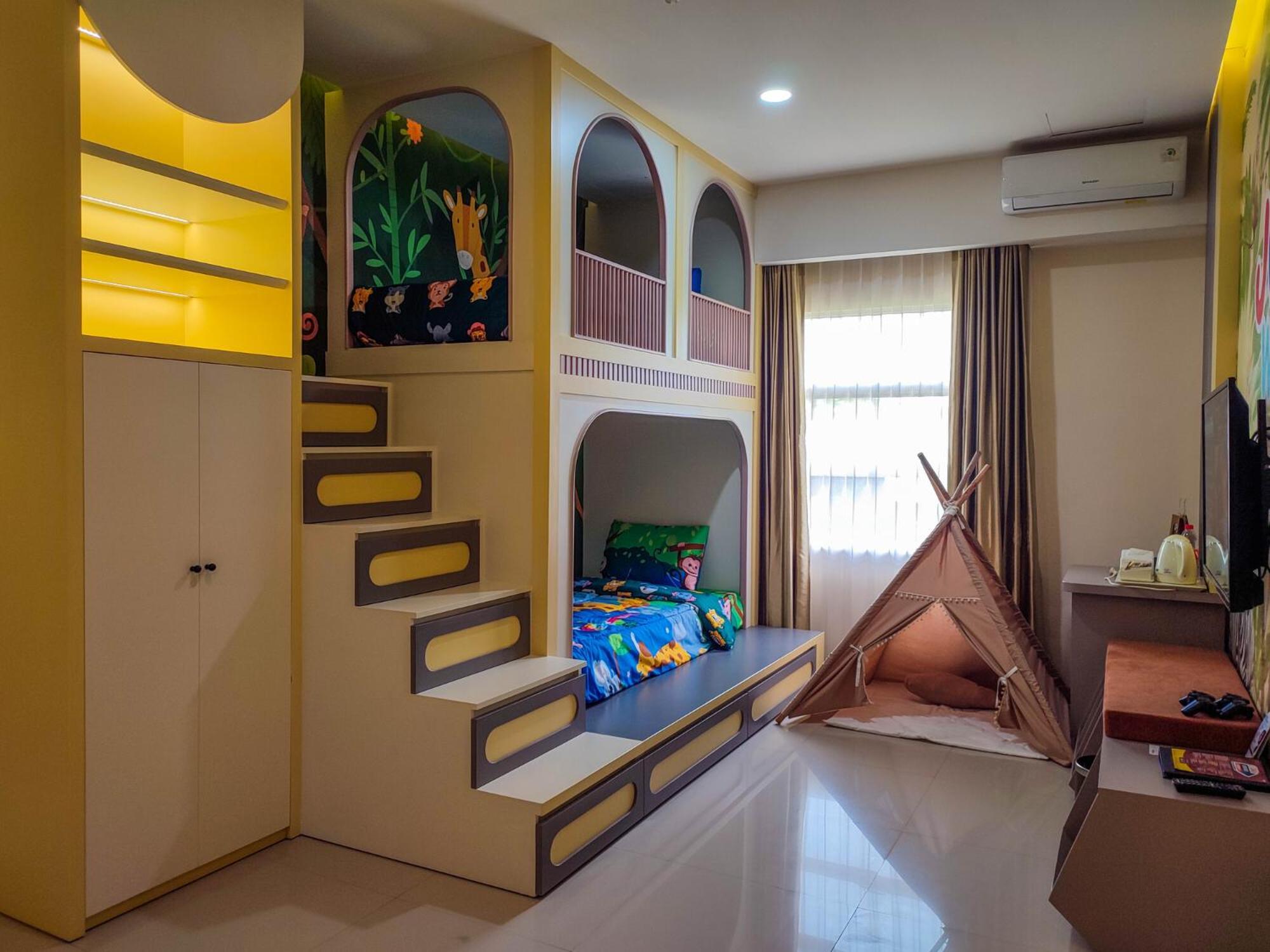 Luminor Hotel Banyuwangi By Wh Экстерьер фото