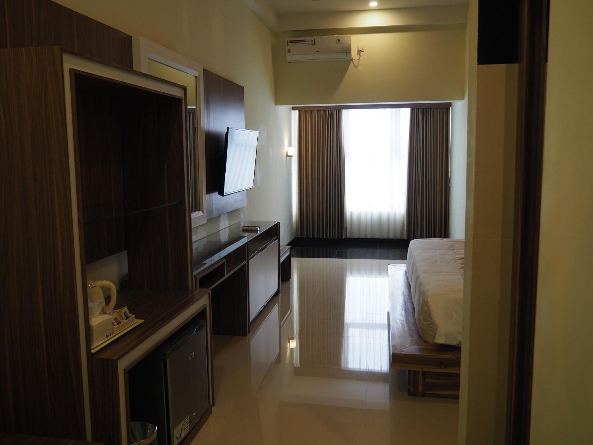 Luminor Hotel Banyuwangi By Wh Экстерьер фото