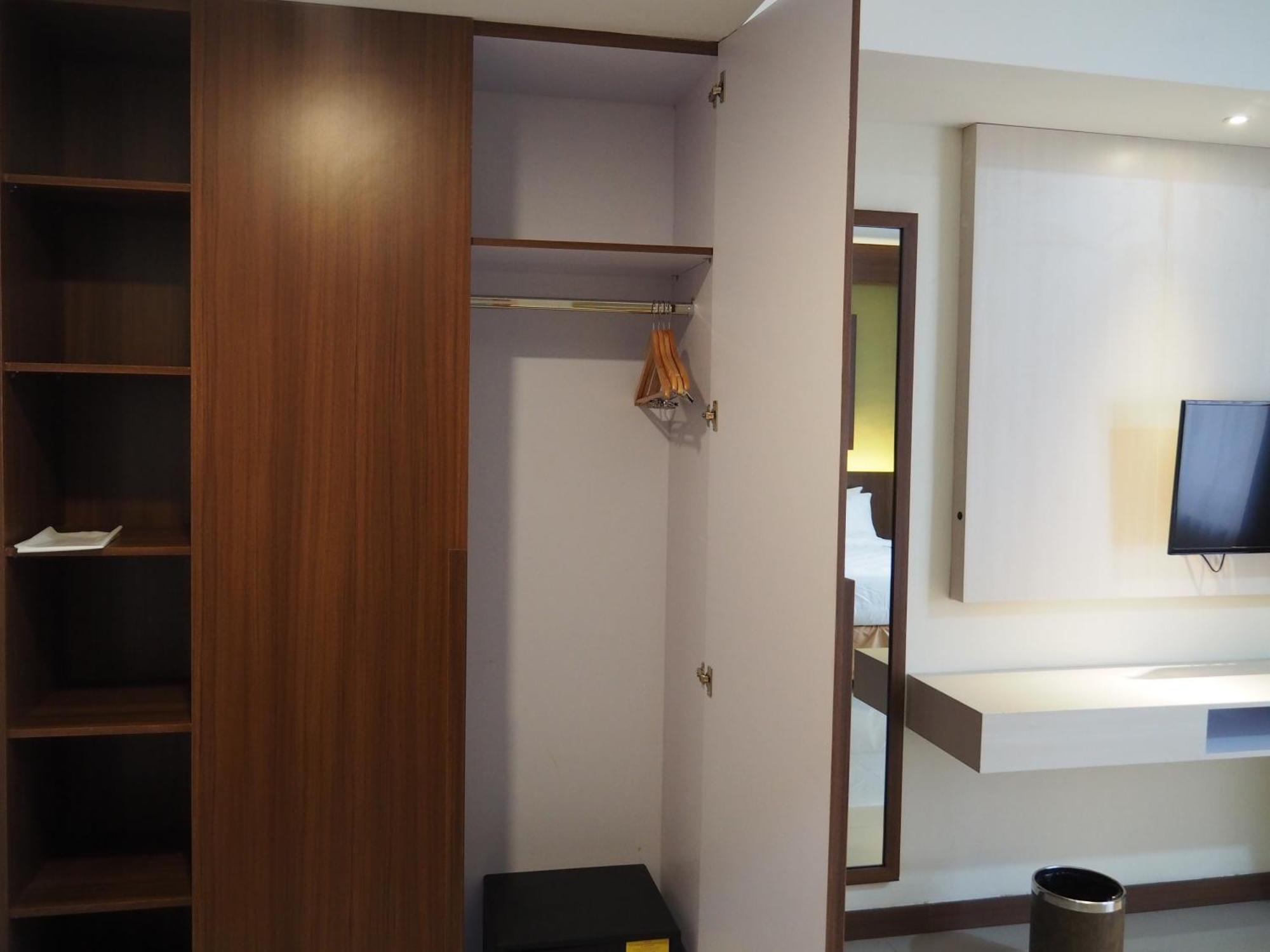 Luminor Hotel Banyuwangi By Wh Экстерьер фото