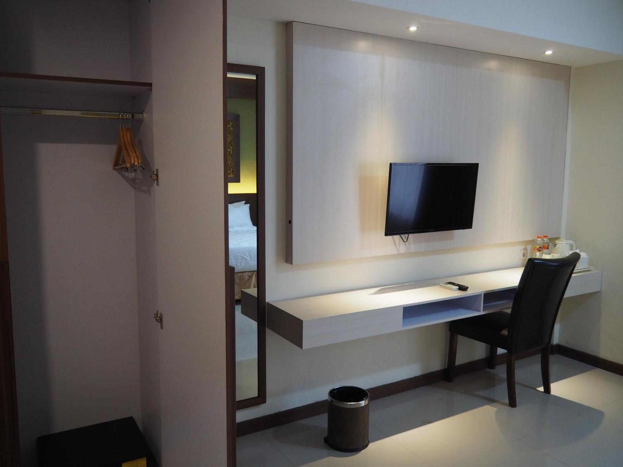 Luminor Hotel Banyuwangi By Wh Экстерьер фото