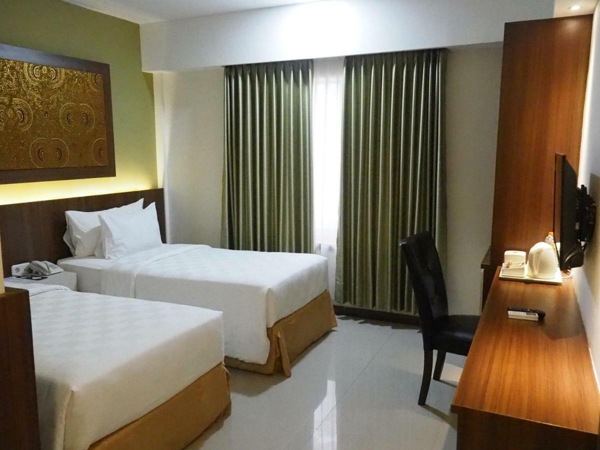 Luminor Hotel Banyuwangi By Wh Экстерьер фото