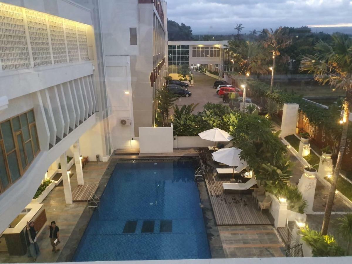 Luminor Hotel Banyuwangi By Wh Экстерьер фото
