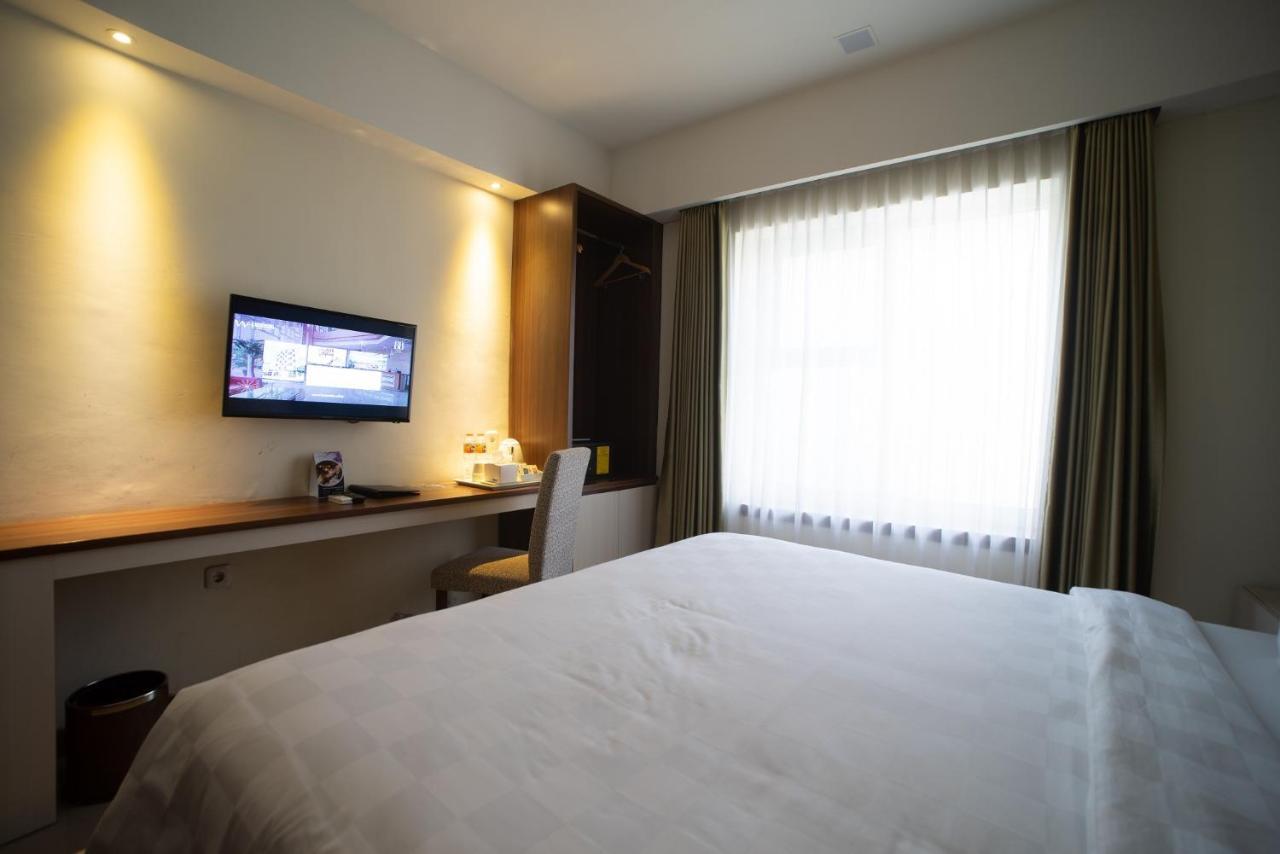 Luminor Hotel Banyuwangi By Wh Экстерьер фото