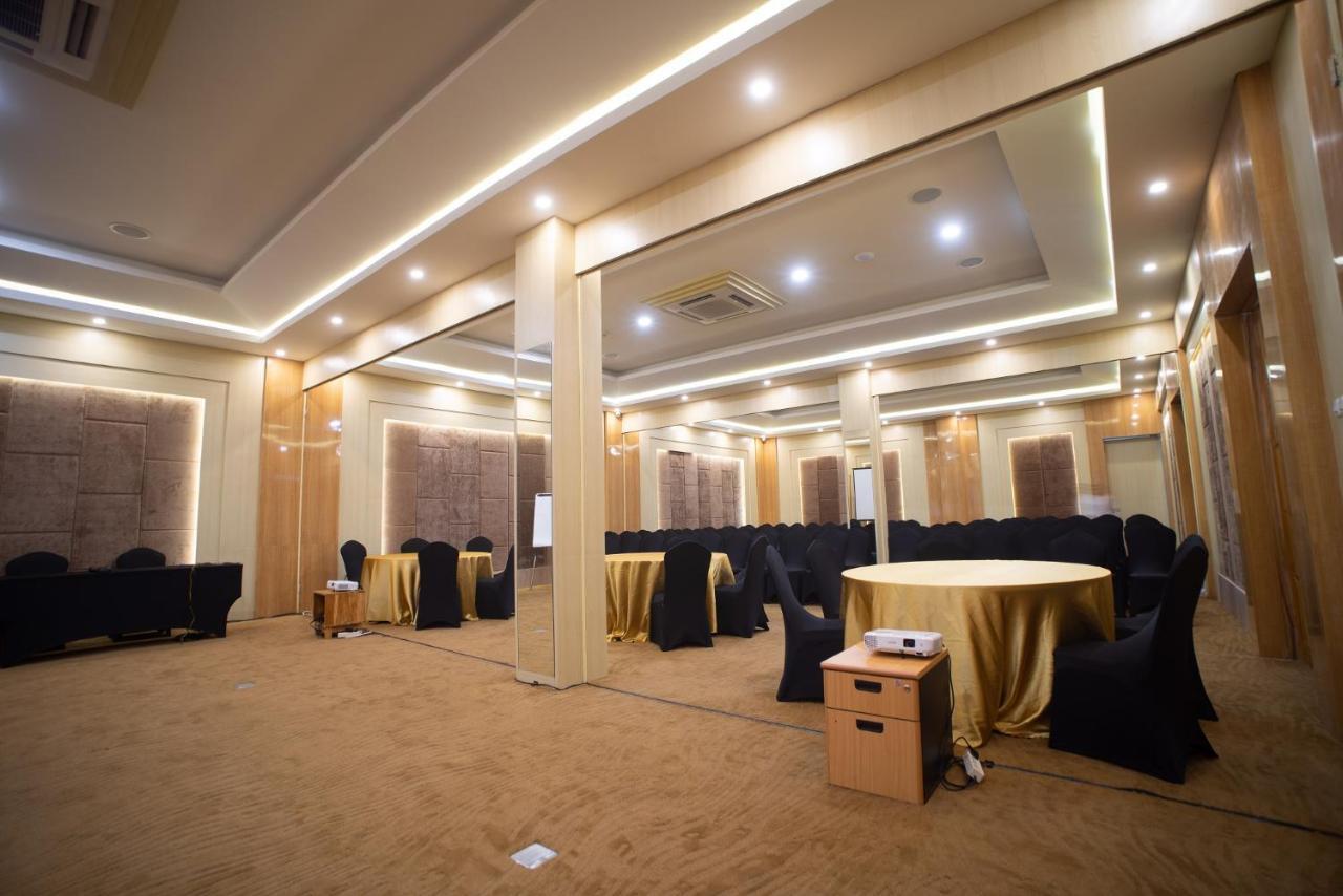 Luminor Hotel Banyuwangi By Wh Экстерьер фото