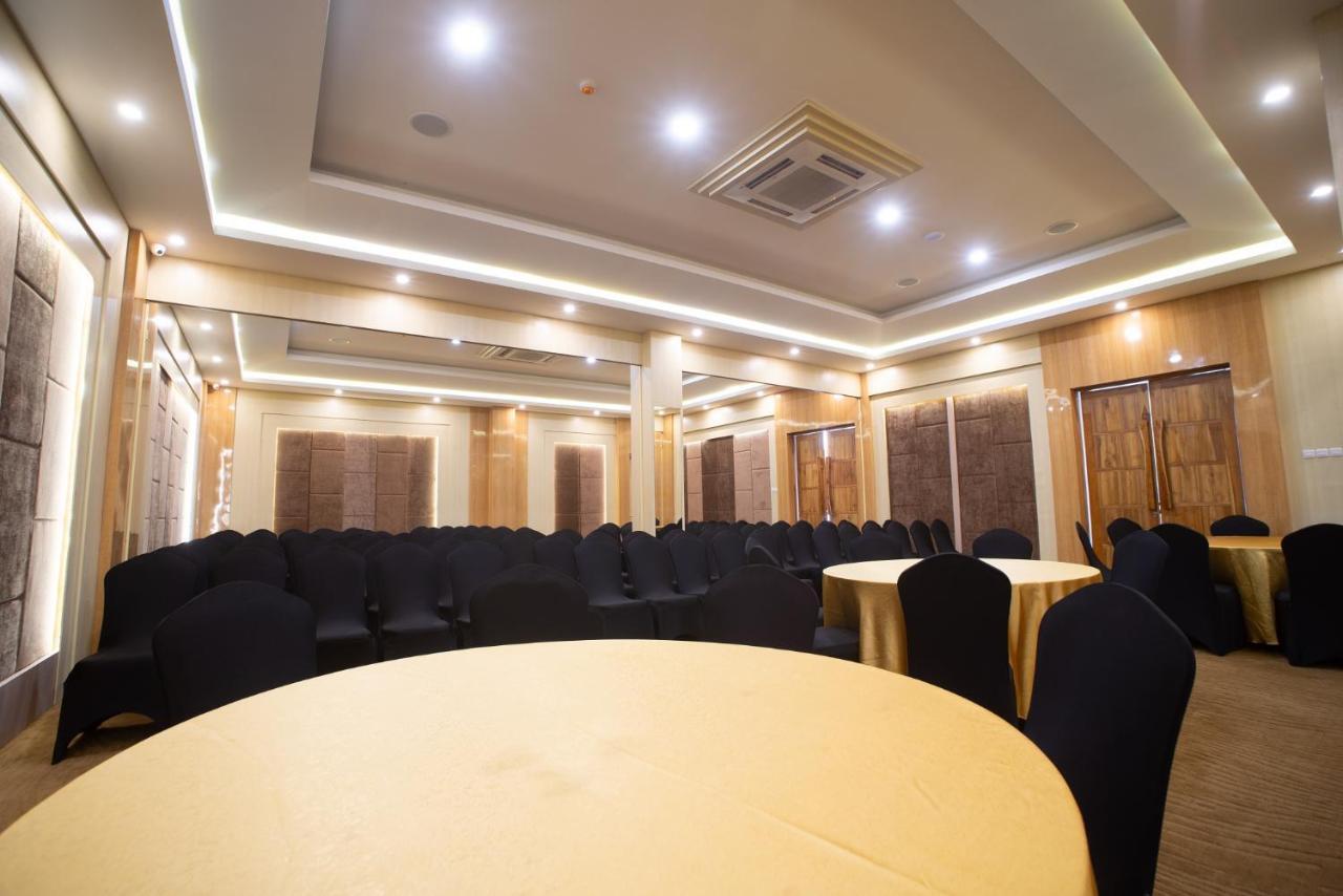 Luminor Hotel Banyuwangi By Wh Экстерьер фото