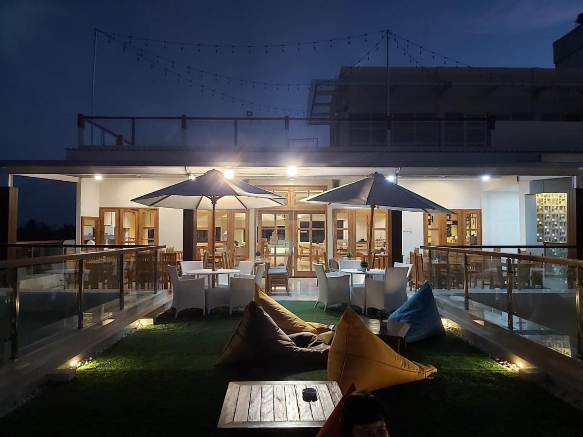 Luminor Hotel Banyuwangi By Wh Экстерьер фото