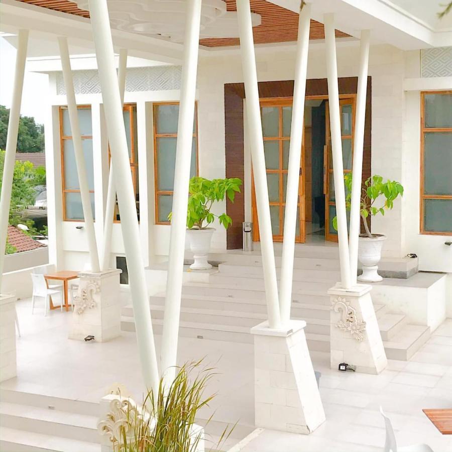 Luminor Hotel Banyuwangi By Wh Экстерьер фото